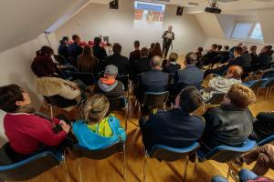 V Hotemažah nov polavtomatski defibrilator AED 2